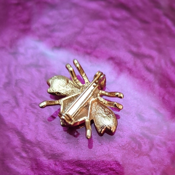 Gold Bee Brooch - Picture 3 of 4